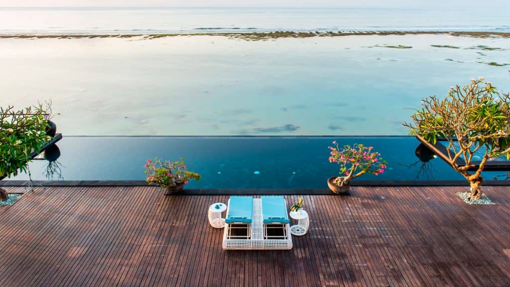 Skyline Design Dynasty Auxiliary Table with Glass