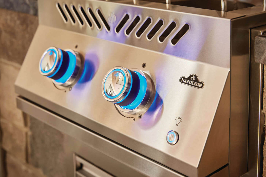 Backlit SafetyGlow knobs on the power burner