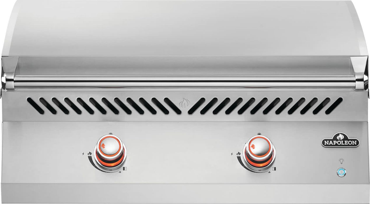 Built-In 700 Series 32 griddle, front view with lid closed