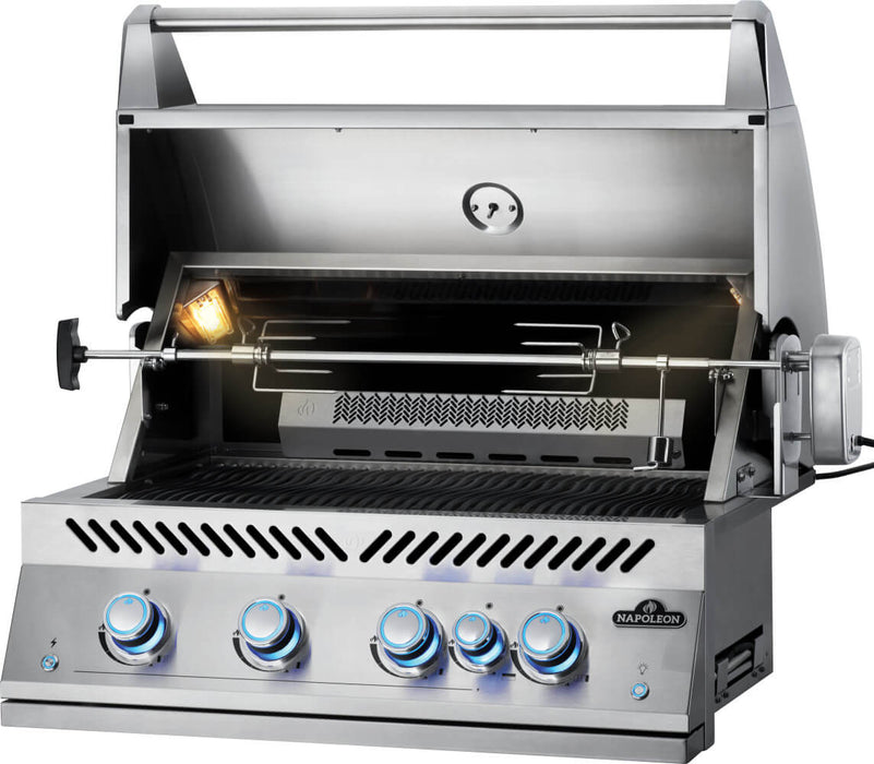Built-In 700 Series 32 lid open with interior lights on