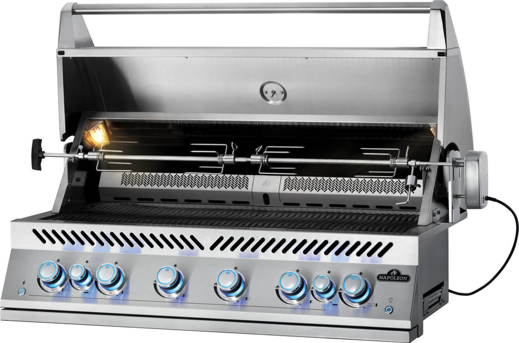 Built-In 700 Series 44 lid open with interior lights on
