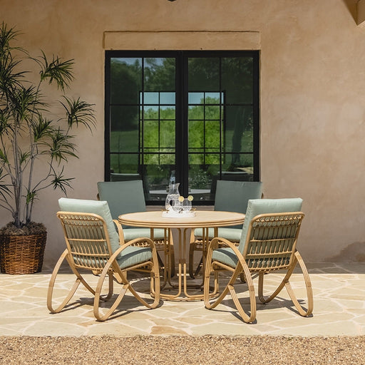 Lloyd Flanders Riviera dining set on a patio