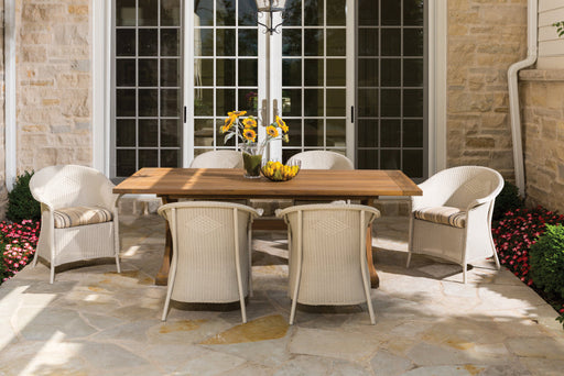 Lloyd Flanders Universal Loom dining set on a patio