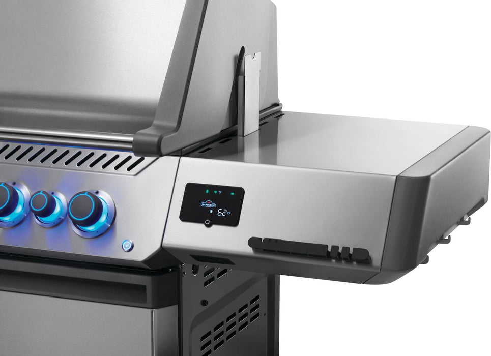 LCD display and SafetyGlow knobs on the Prestige 665 Connected