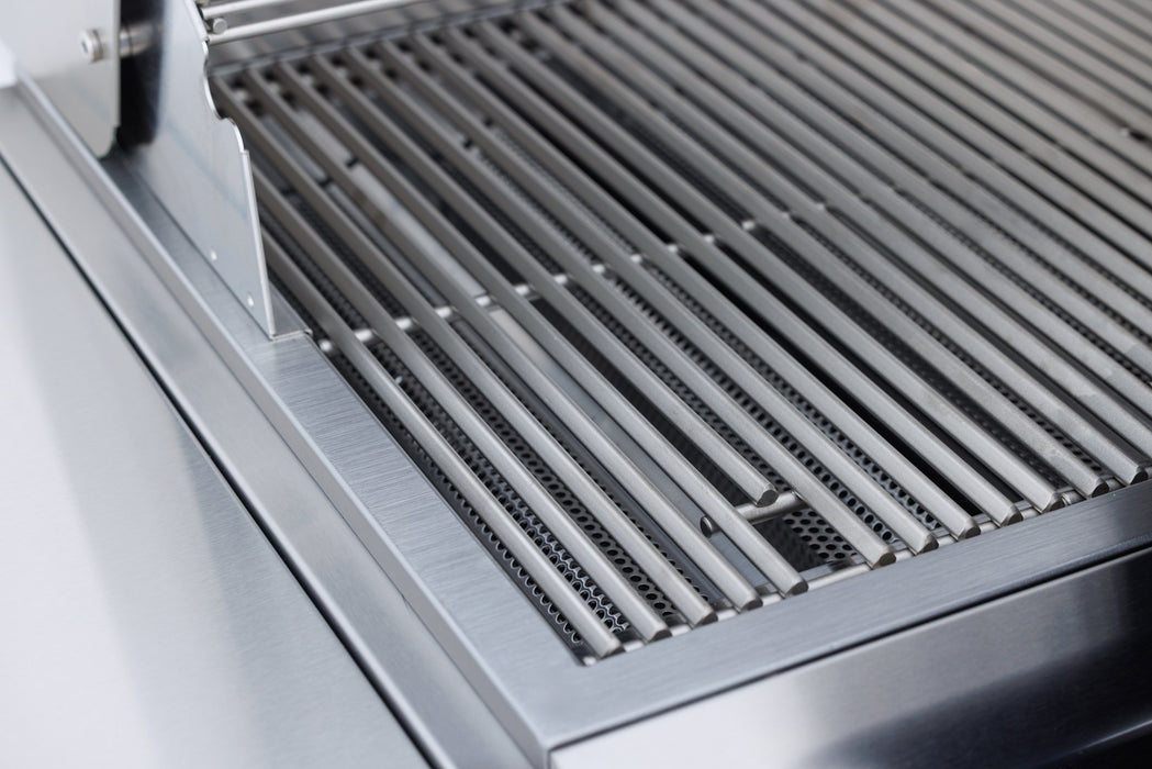Blaze BCM 25" 3-Burner Built-In Gas Grill - triangular stainless cooking rods