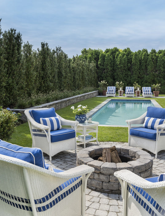 Lloyd Flanders Nantucket lounge chairs in Ivory around a fire pit