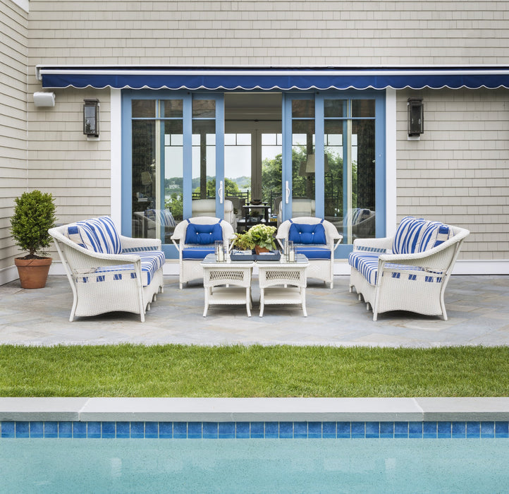 Lloyd Flanders Nantucket lounge chairs in Ivory on a poolside patio