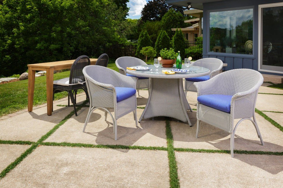 Universal Loom 5-Piece Dining Set