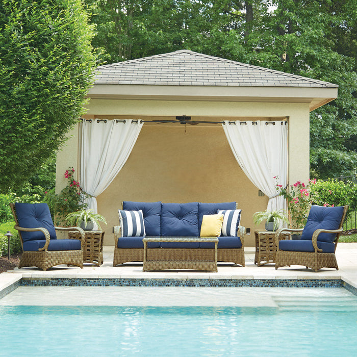 Lloyd Flanders Magnolia Sofa set by a pool