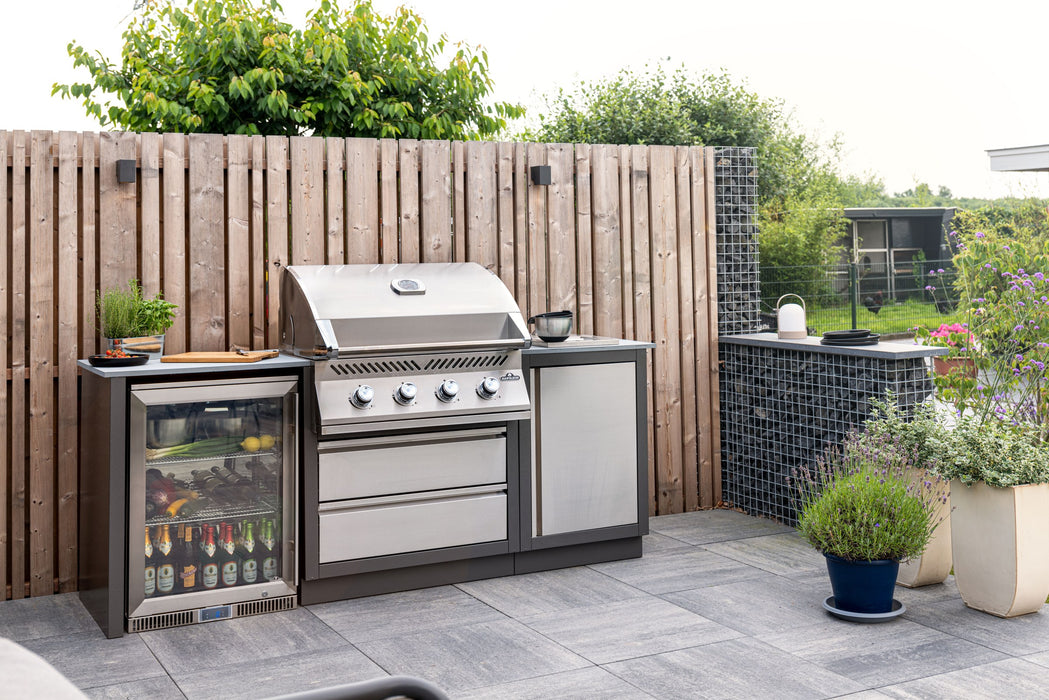 Built-In 500 Series 32 on a modern patio (cabinetry and refrigerator not included)