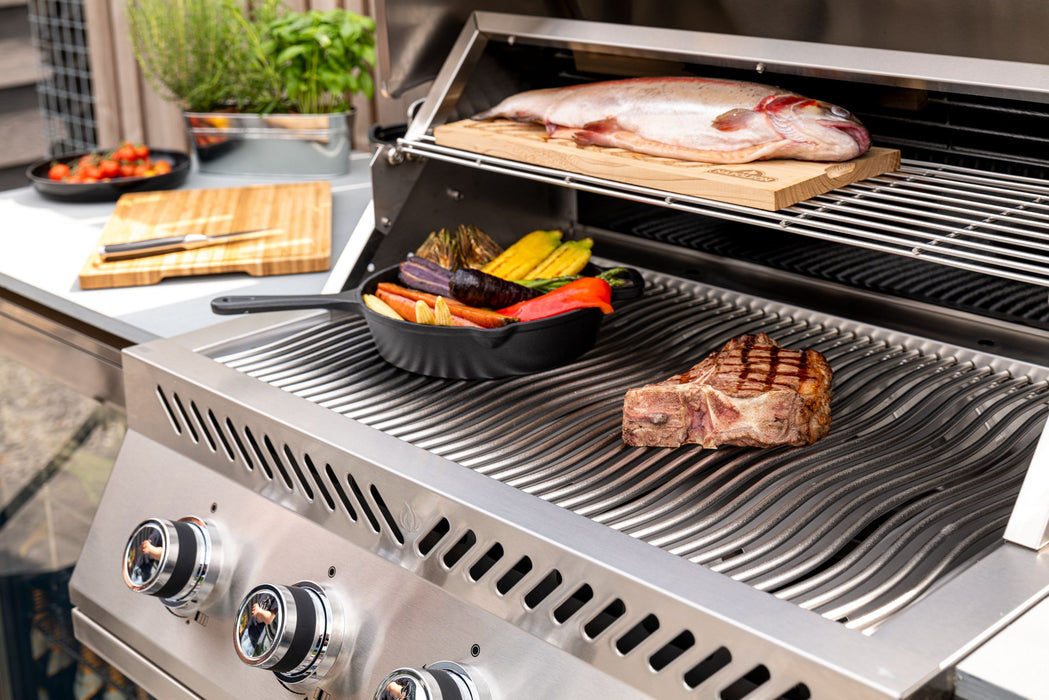 Steak, fish and vegetables on the Built-In 500 Series 32