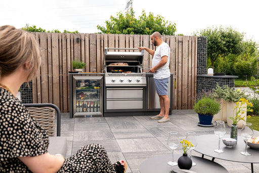 Built-In 500 Series 32 in a backyard outdoor kitchen (cabinetry and refrigerator not included)