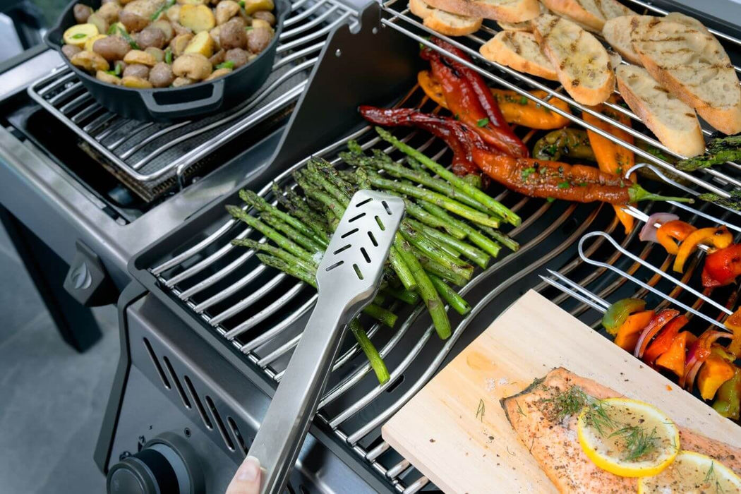 Salmon, asparagus and kebabs on the Rogue PRO 525