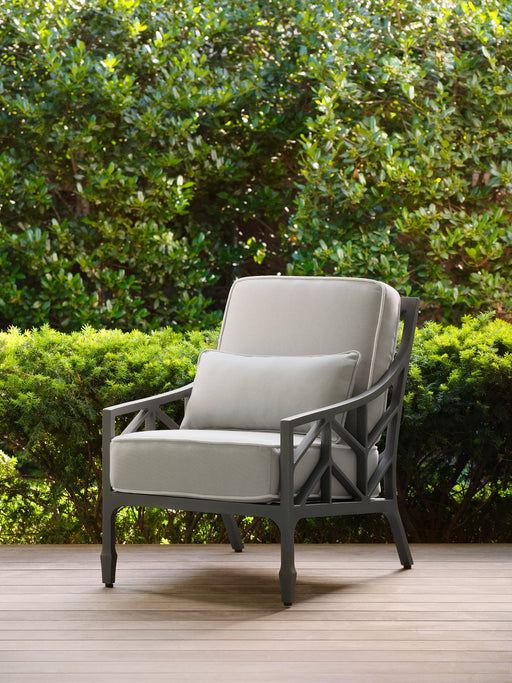 Woodard kidney pillow on a Woodard lounge chair