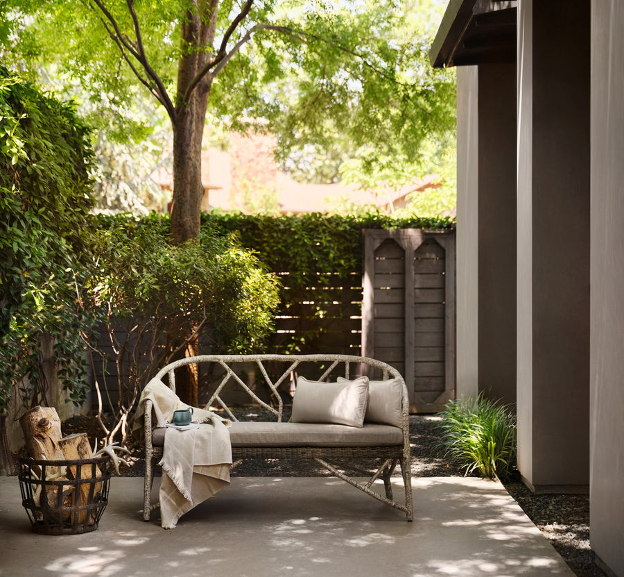 Lounge & porch
