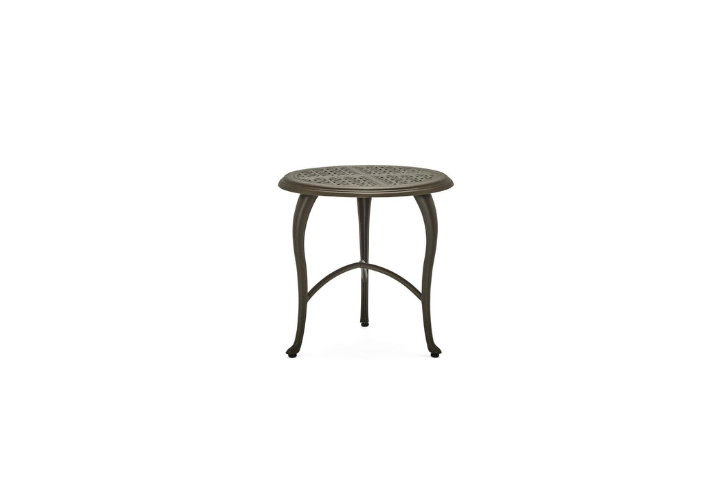 Woodard Hampton Top Cabriole Base 22" round side table in a lighter finish