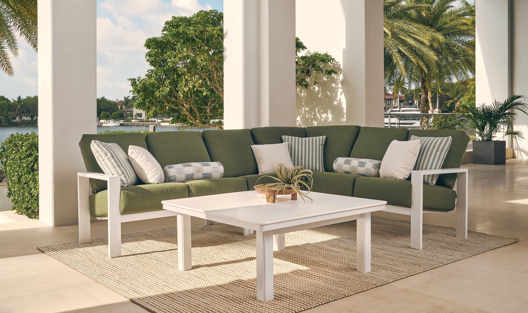 Larssen in white with deep green cushions