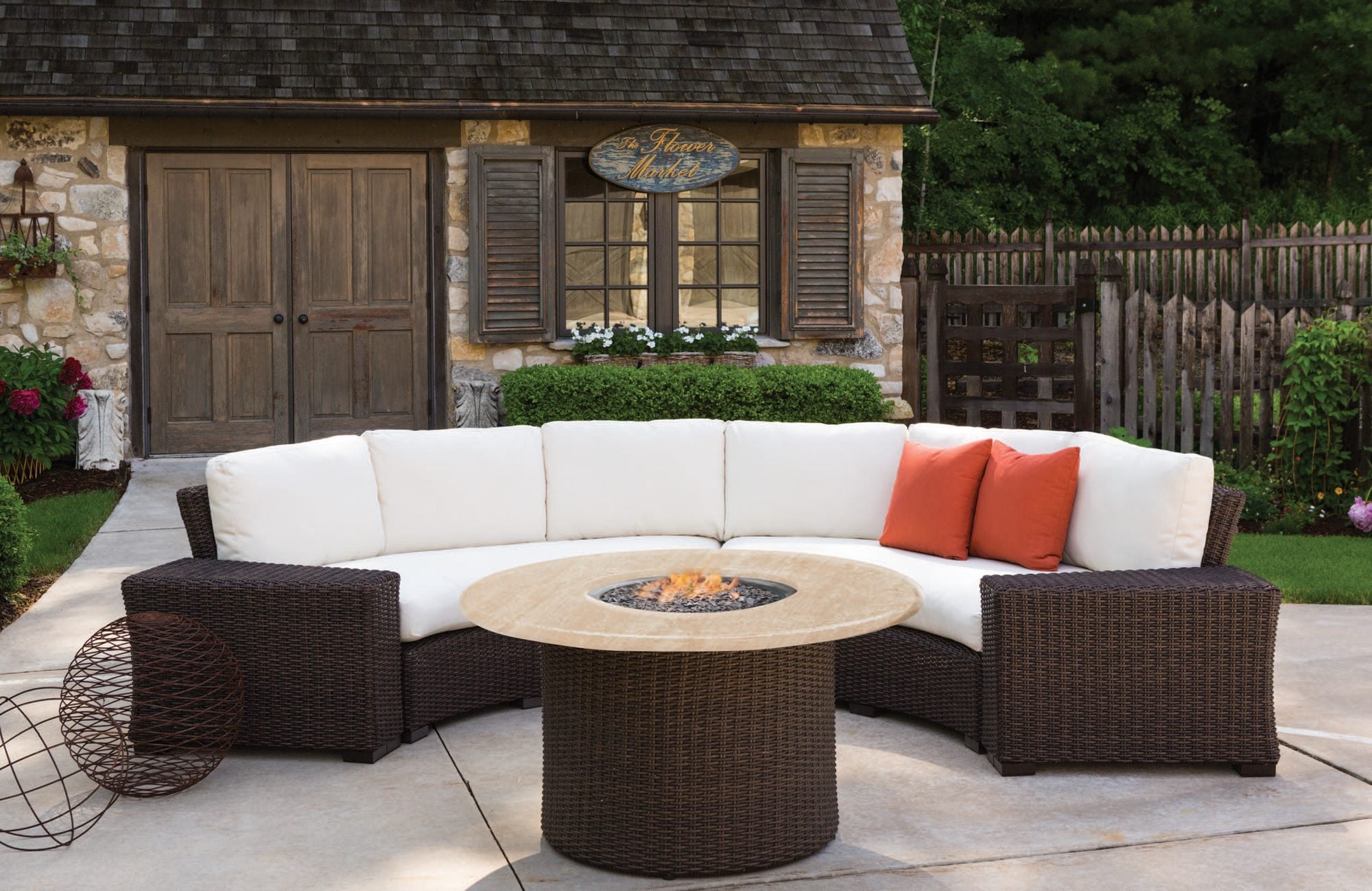 Mesa curved sectional around the fire