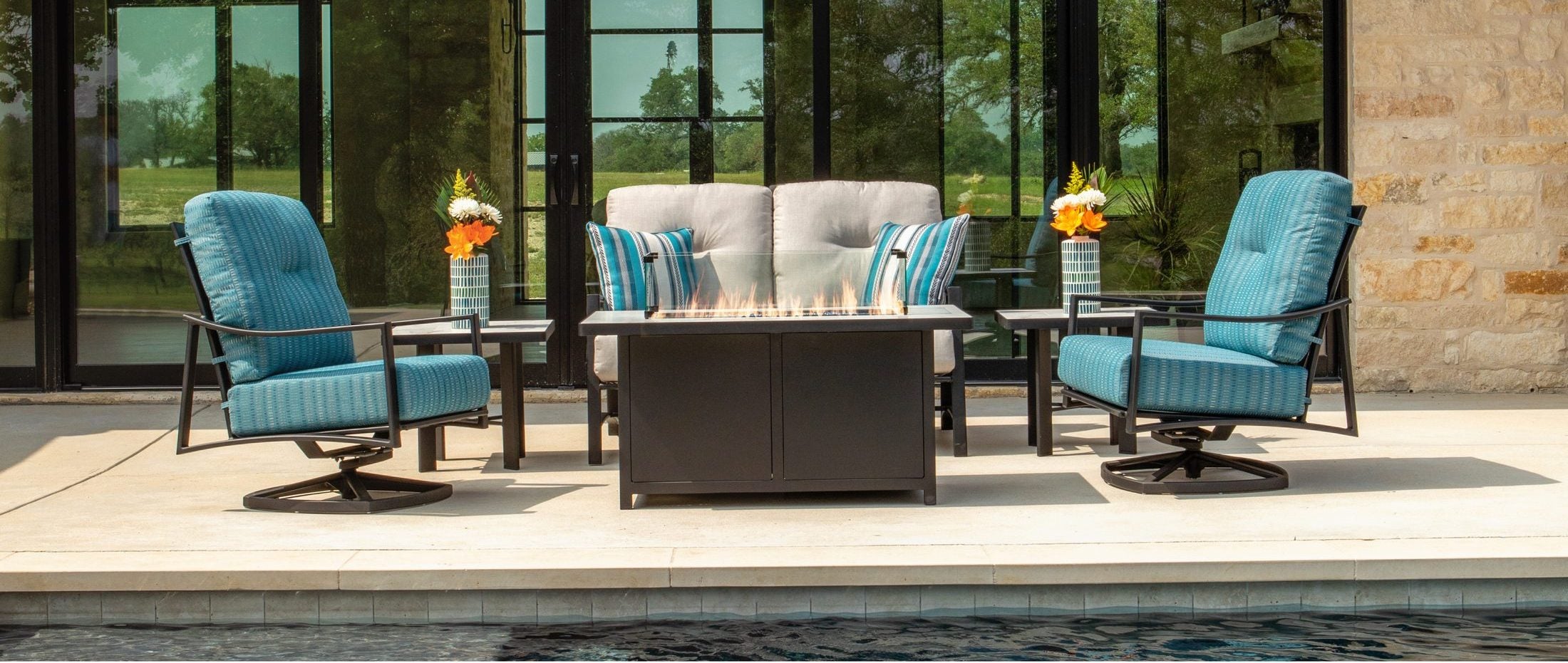 Avana poolside conversation set