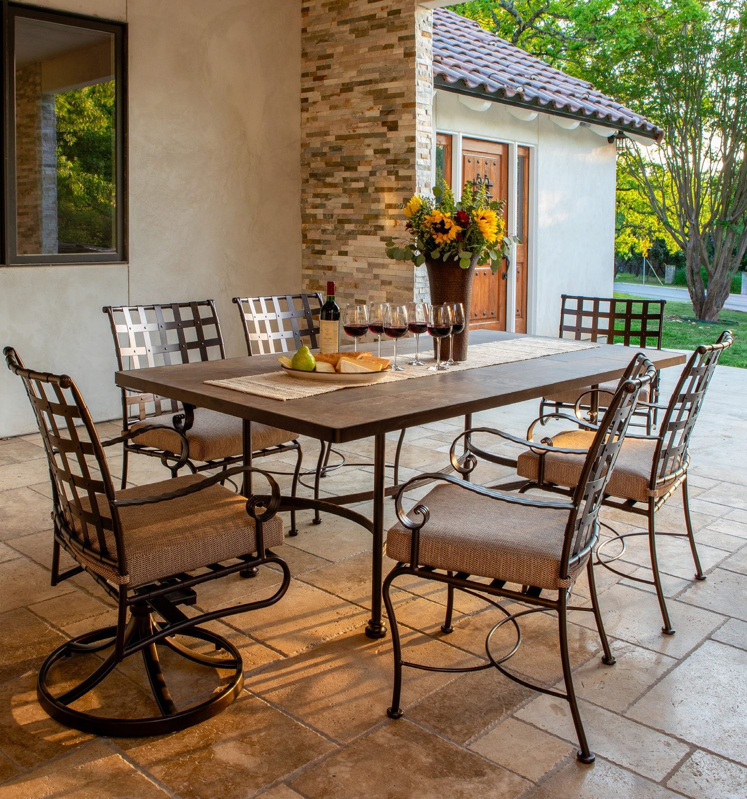 Classico dining on the terrace